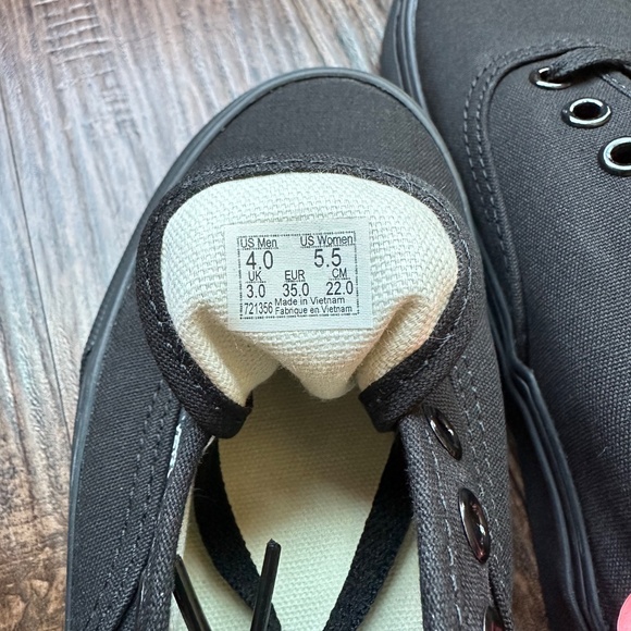 New in Box • Vans • Authentic Shoe • Black • Size 5.5 - Picture 6 of 8